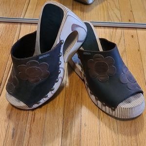 Retro wooden heel shoes